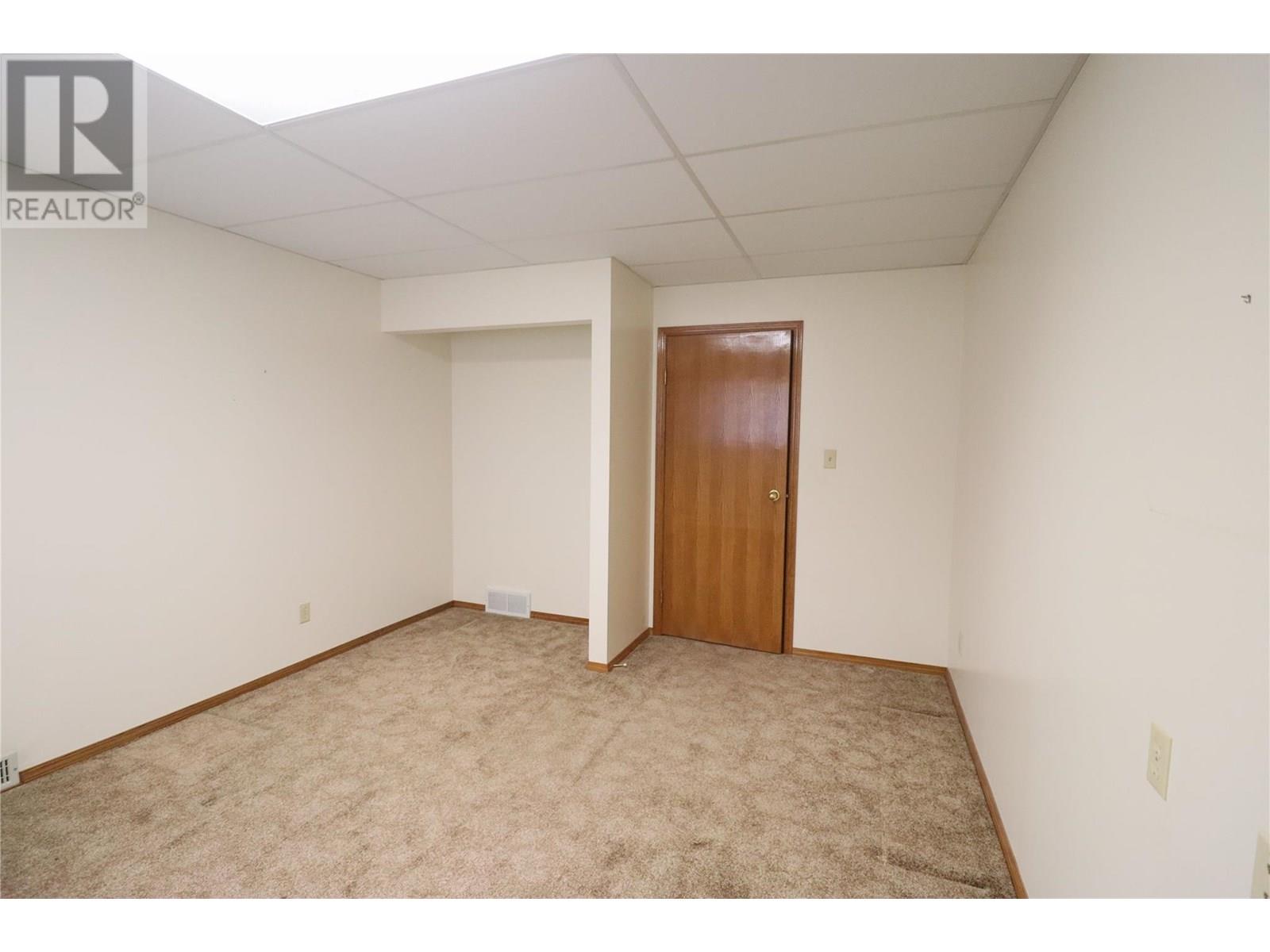 210 WINNIPEG Avenue, Grand Forks