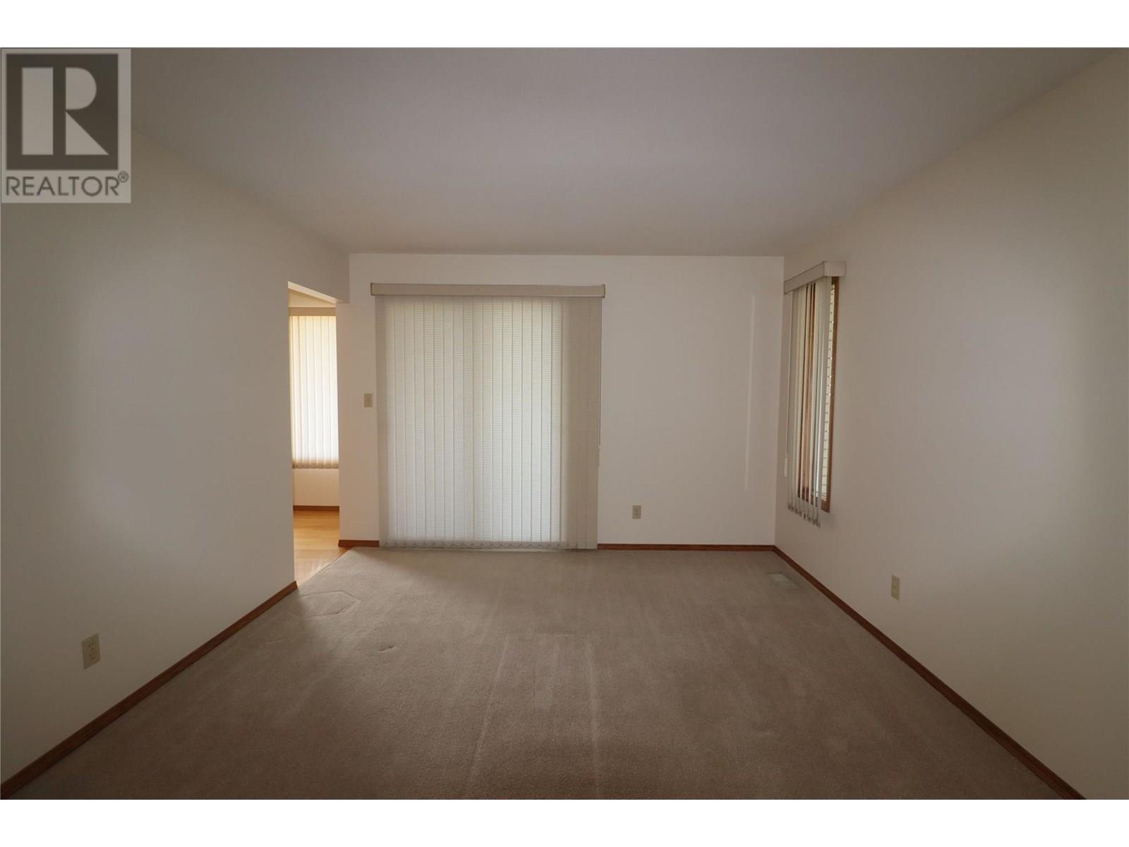 210 WINNIPEG Avenue, Grand Forks