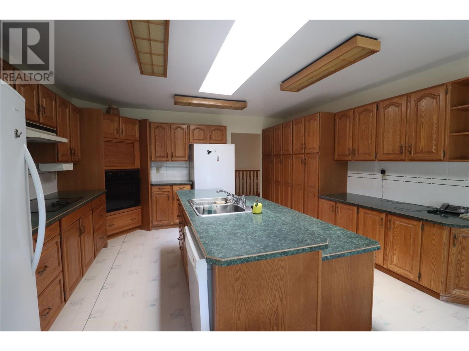 210 WINNIPEG Avenue, Grand Forks