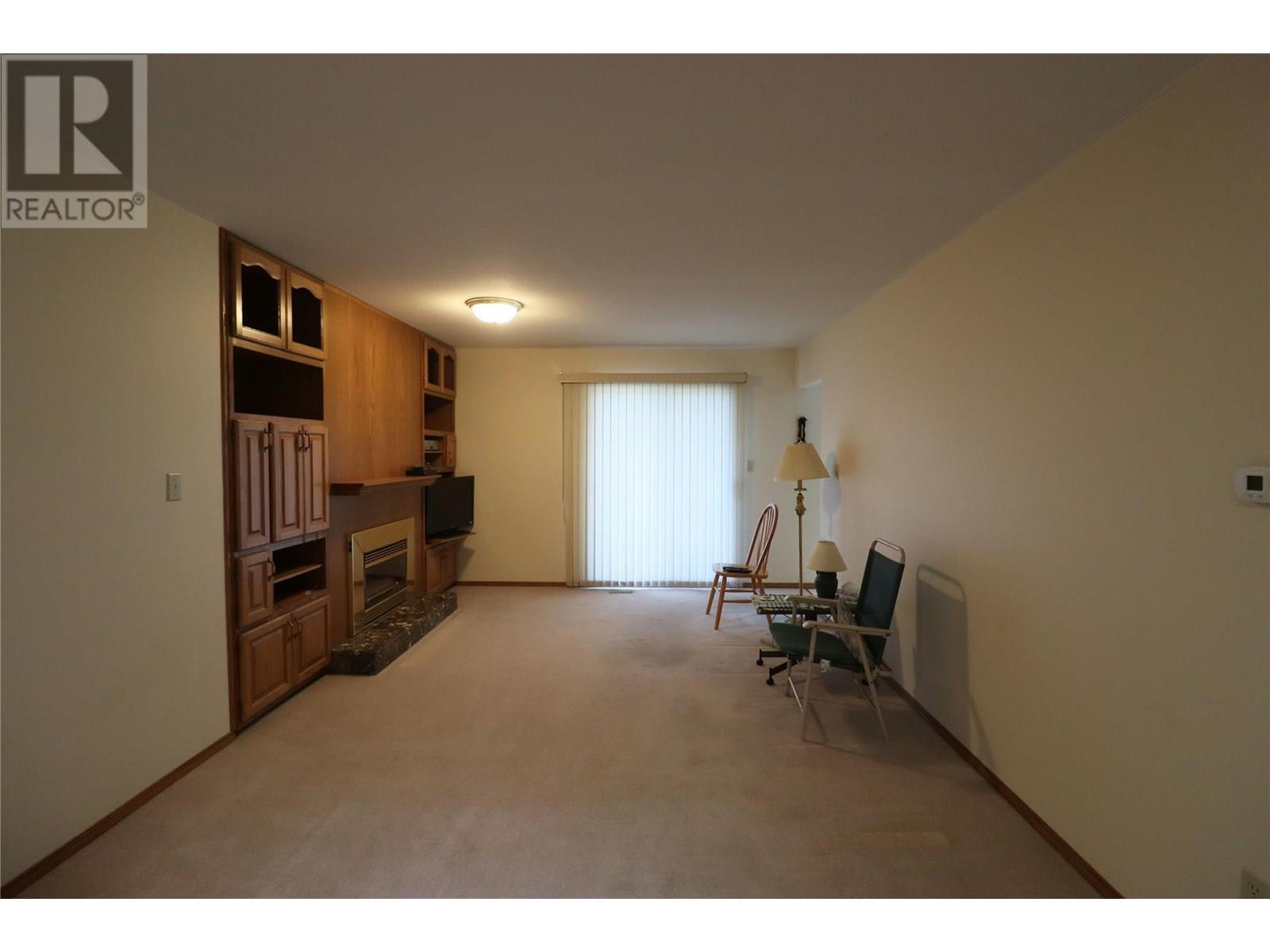 210 WINNIPEG Avenue, Grand Forks