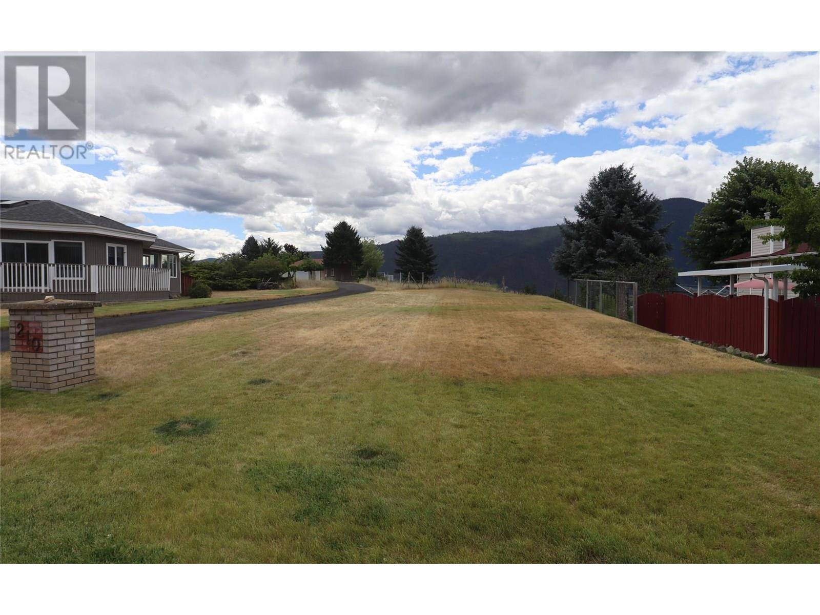 210 WINNIPEG Avenue, Grand Forks