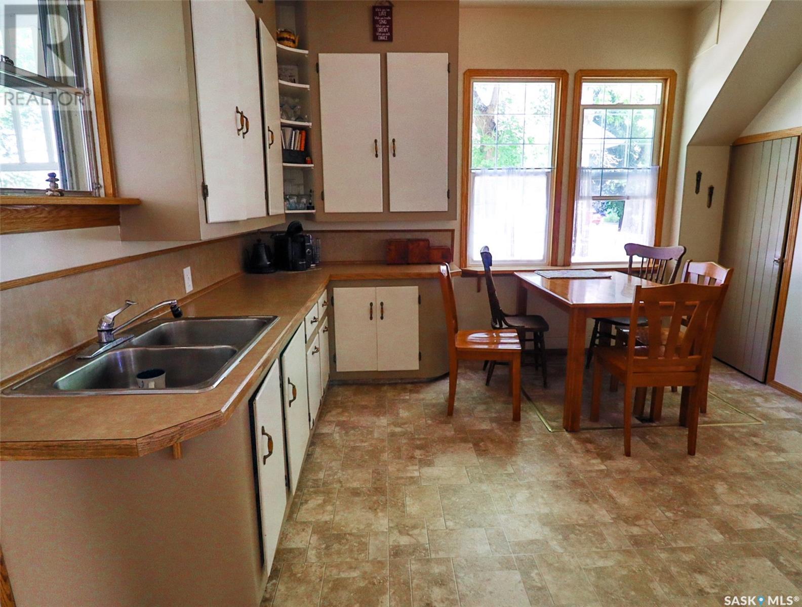 Photo 7 of 32 11 Th Avenue Se, Swift Current SK