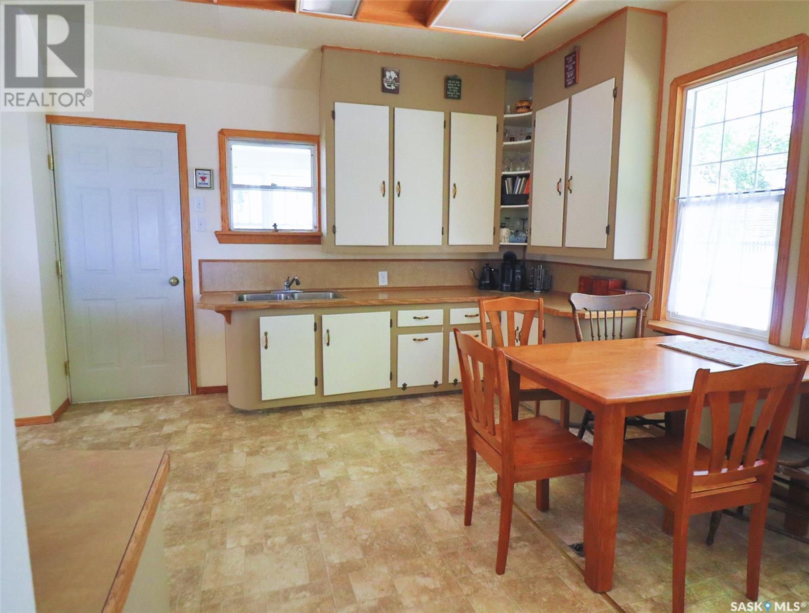 Photo 6 of 32 11 Th Avenue Se, Swift Current SK
