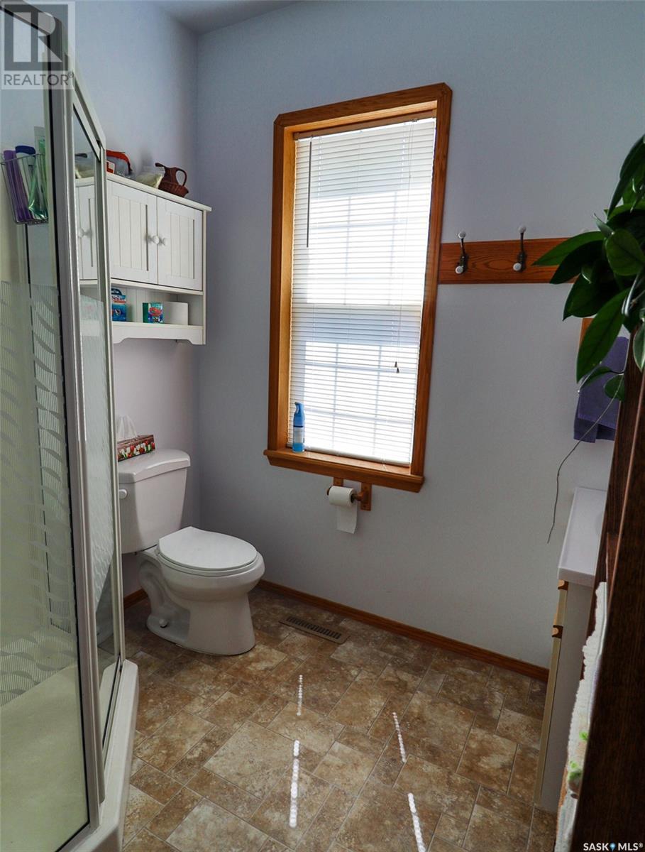 Photo 10 of 32 11 Th Avenue Se, Swift Current SK
