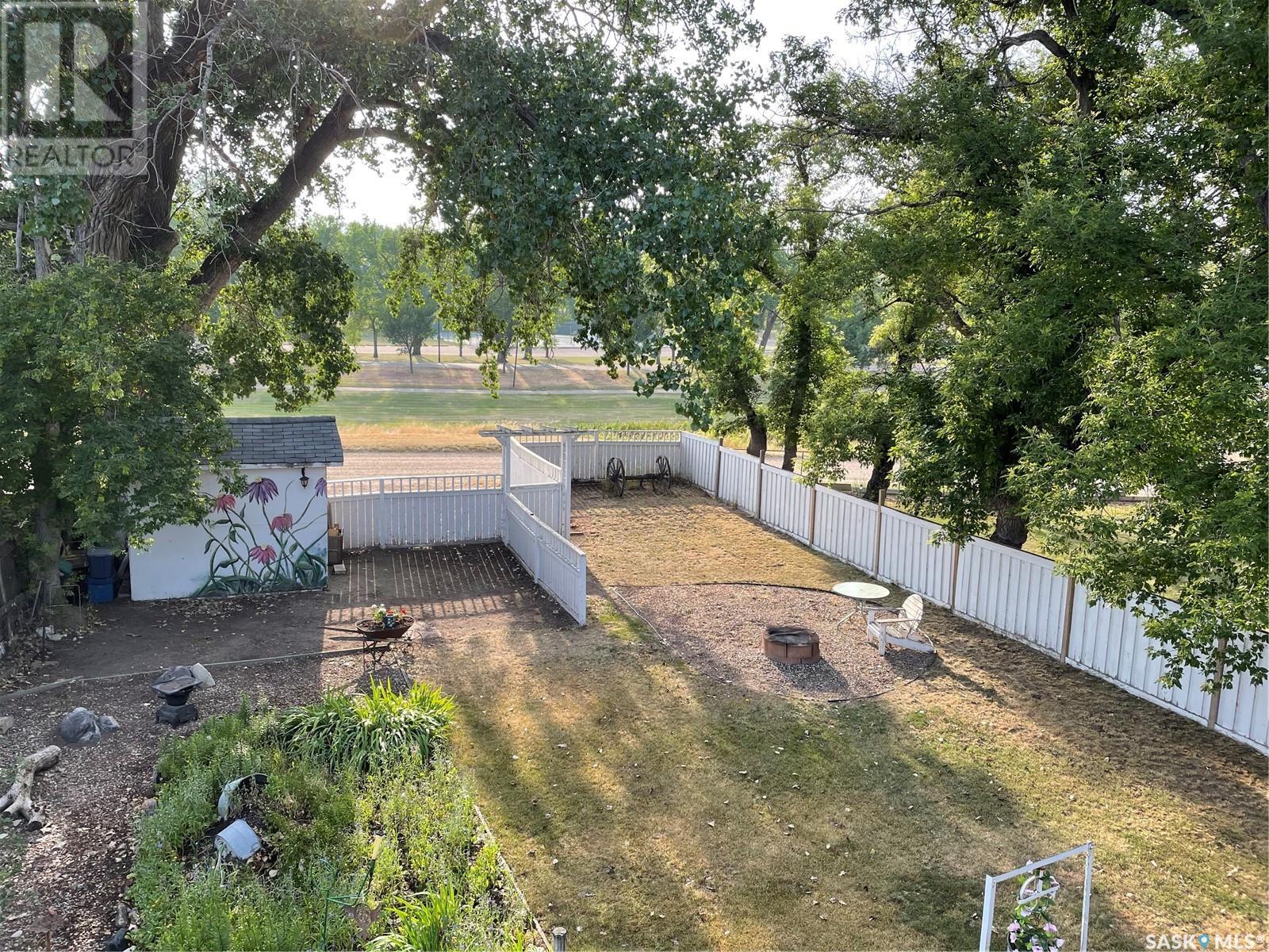 Photo 28 of 32 11 Th Avenue Se, Swift Current SK