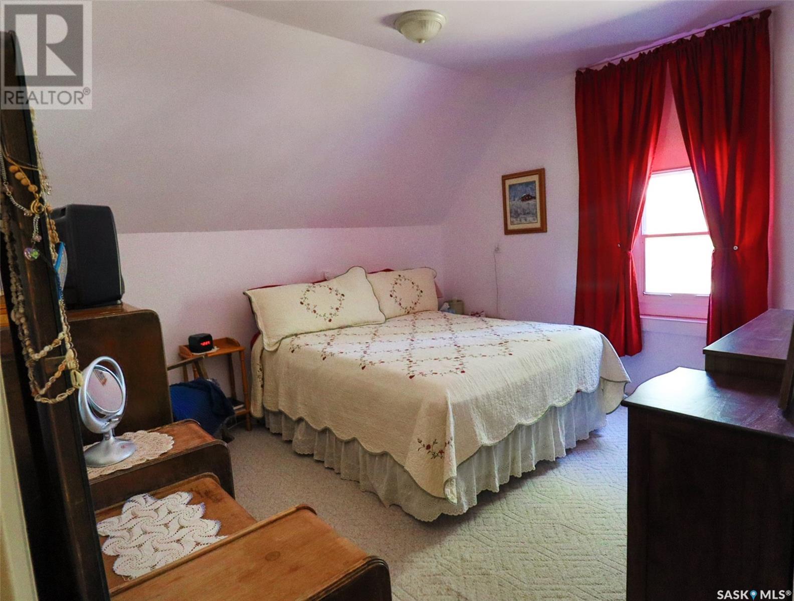 Photo 15 of 32 11 Th Avenue Se, Swift Current SK