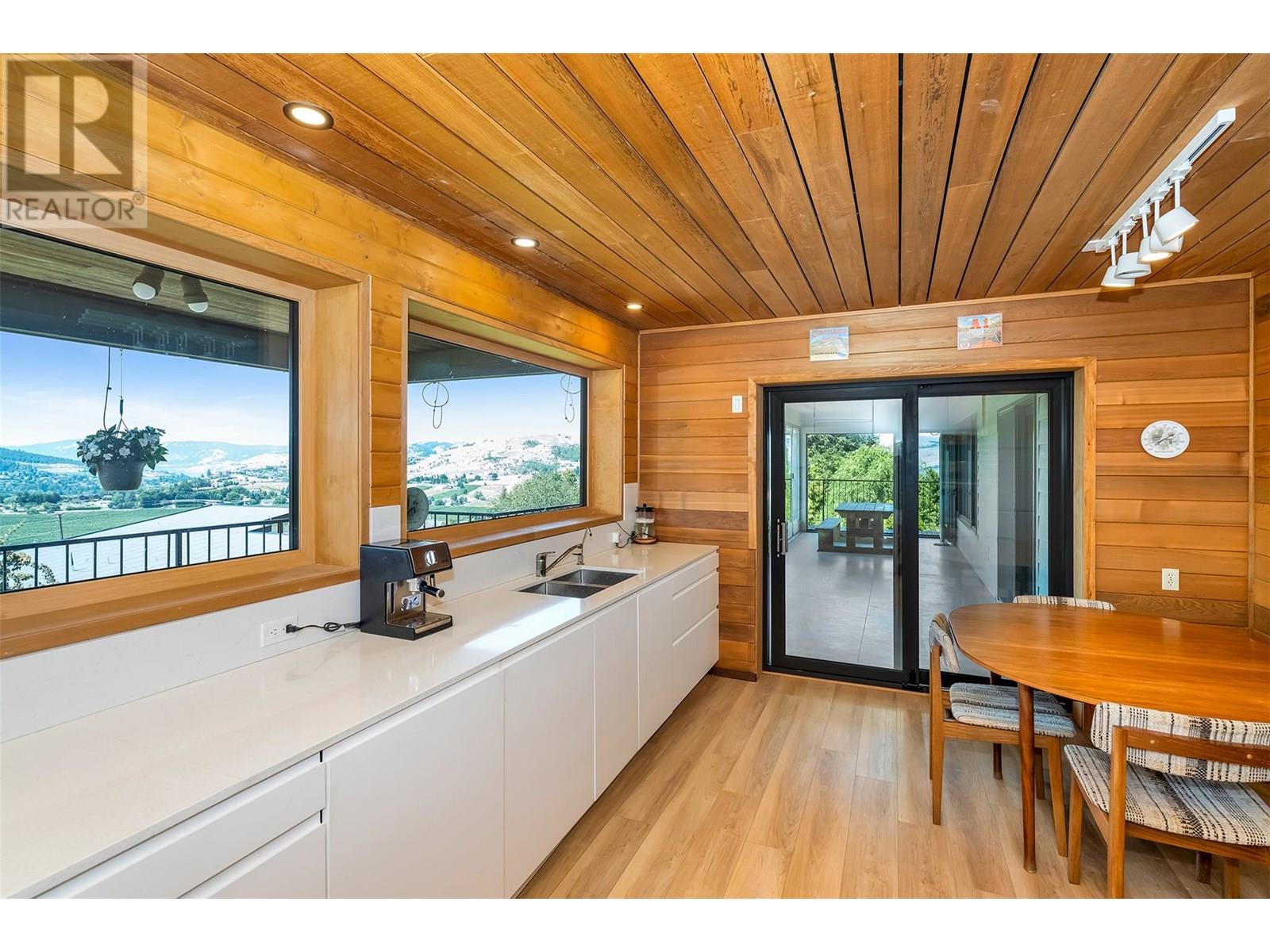 460 Crestview Drive, Coldstream