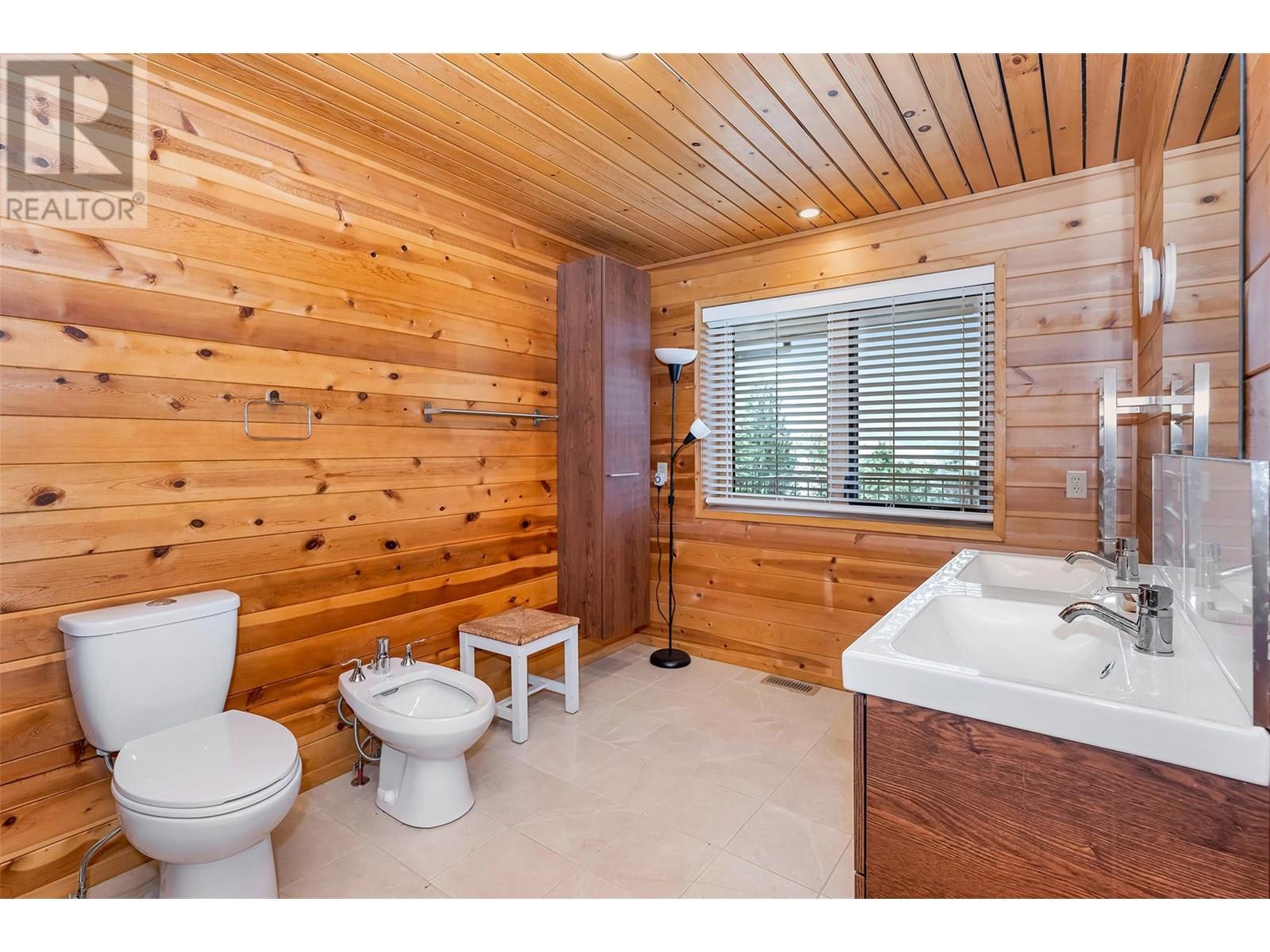 460 Crestview Drive, Coldstream