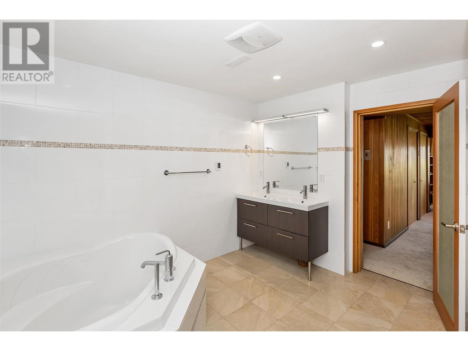460 Crestview Drive, Coldstream