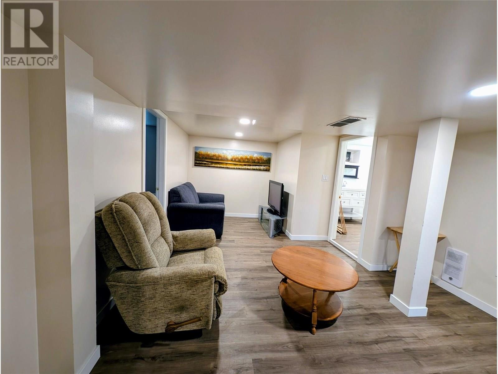 311 Dewdney Avenue, Clinton