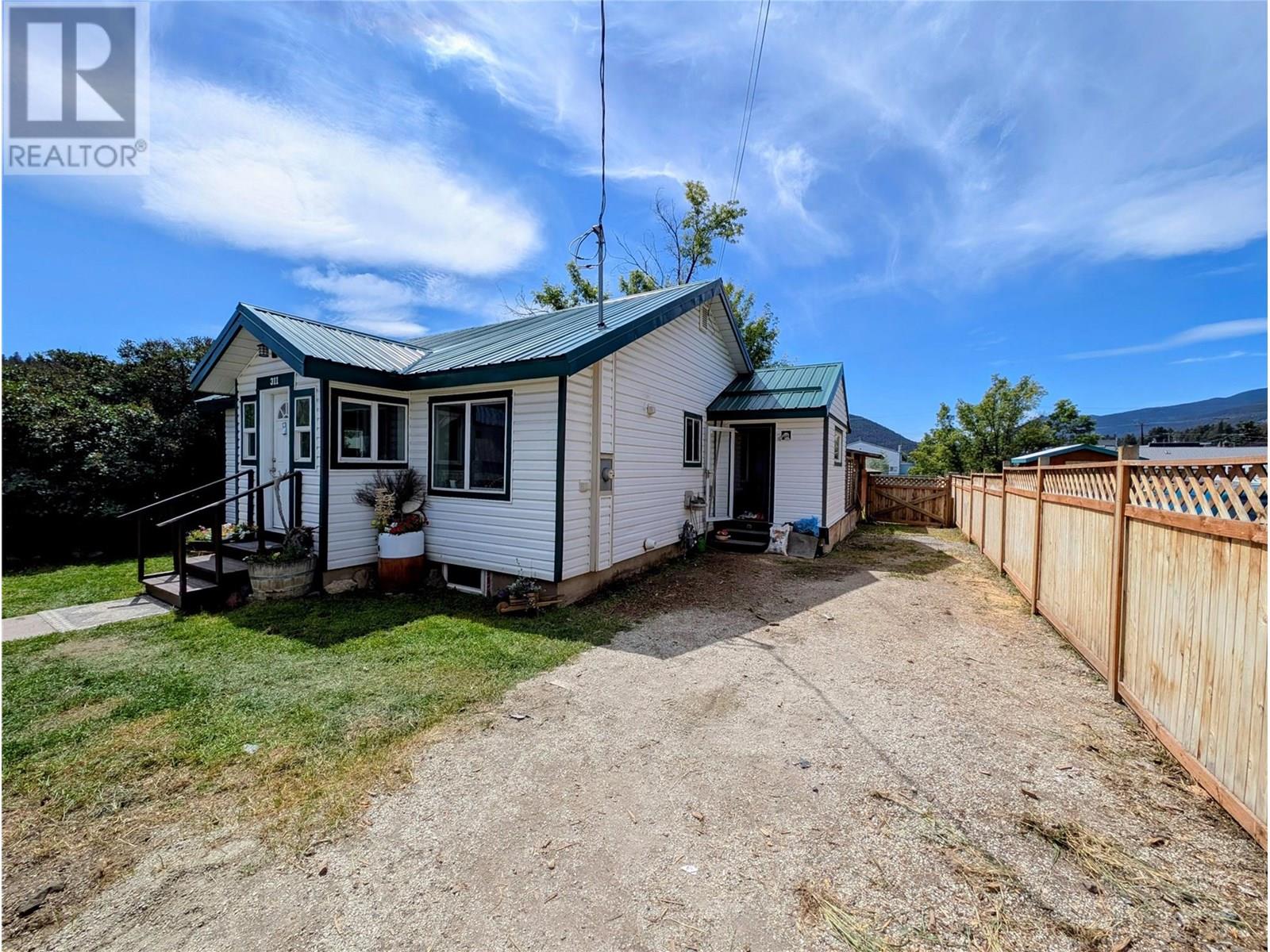 311 Dewdney Avenue, Clinton