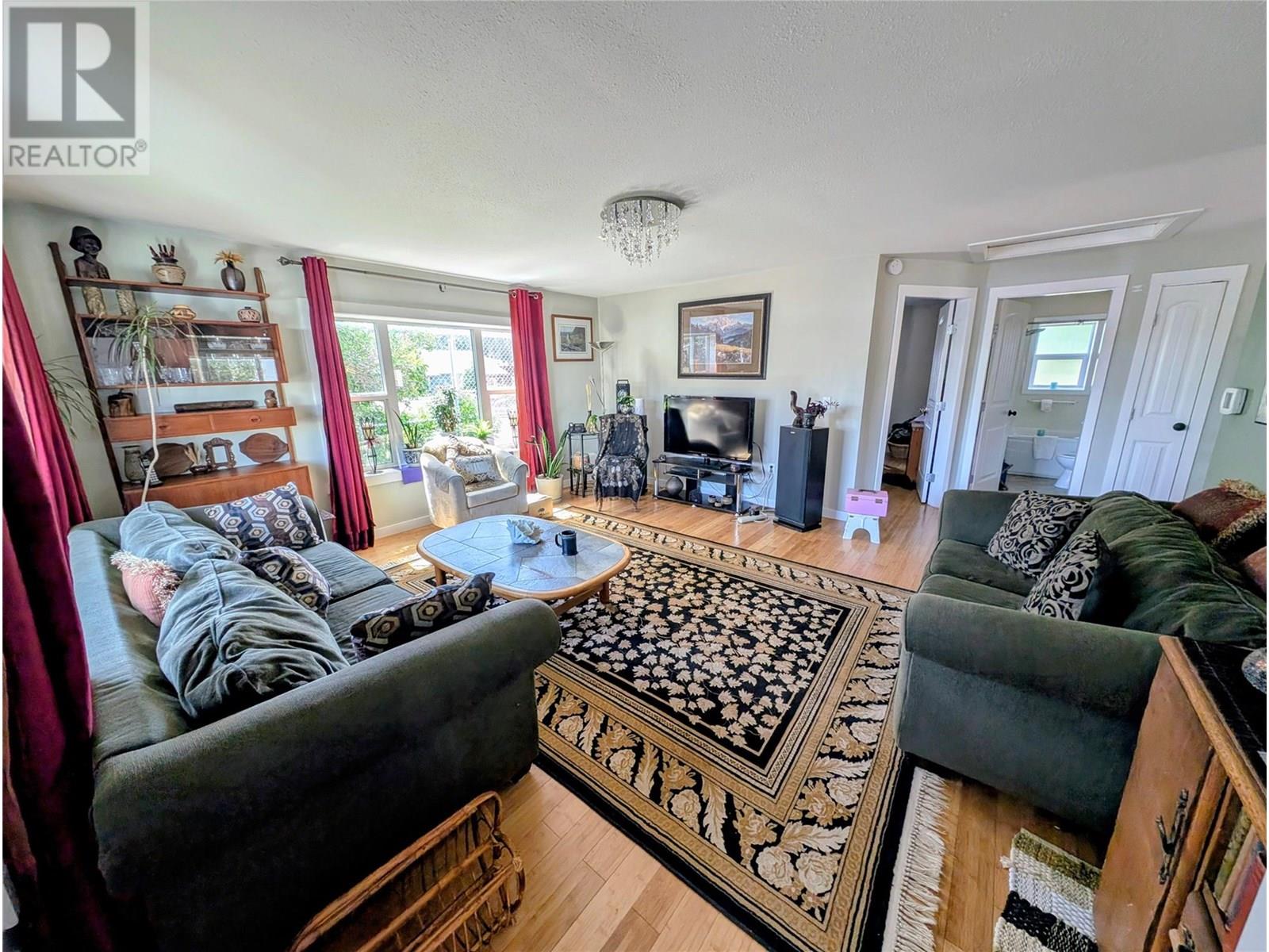 311 Dewdney Avenue, Clinton