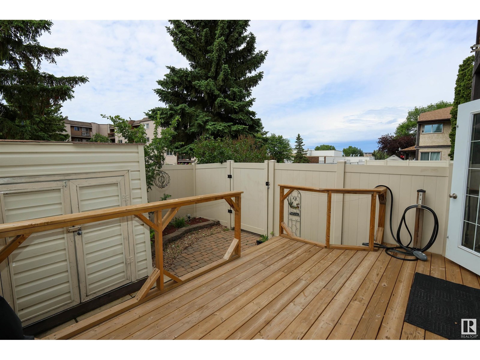 Photo 10 of 14009 30 St Nw, Edmonton AB