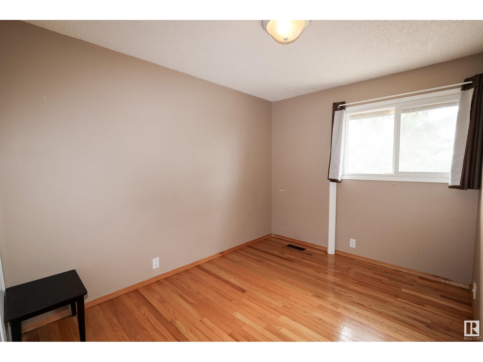 Photo 11 of 14009 30 St Nw, Edmonton AB