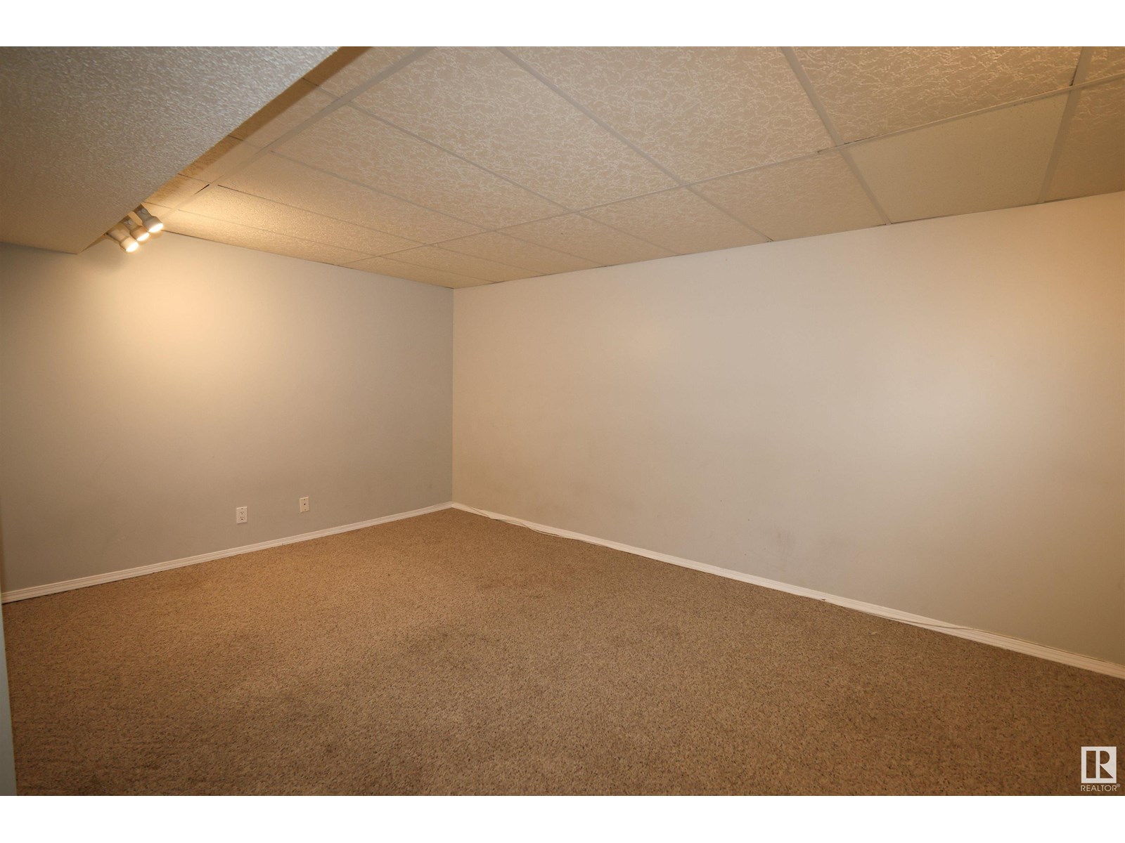 Photo 16 of 14009 30 St Nw, Edmonton AB