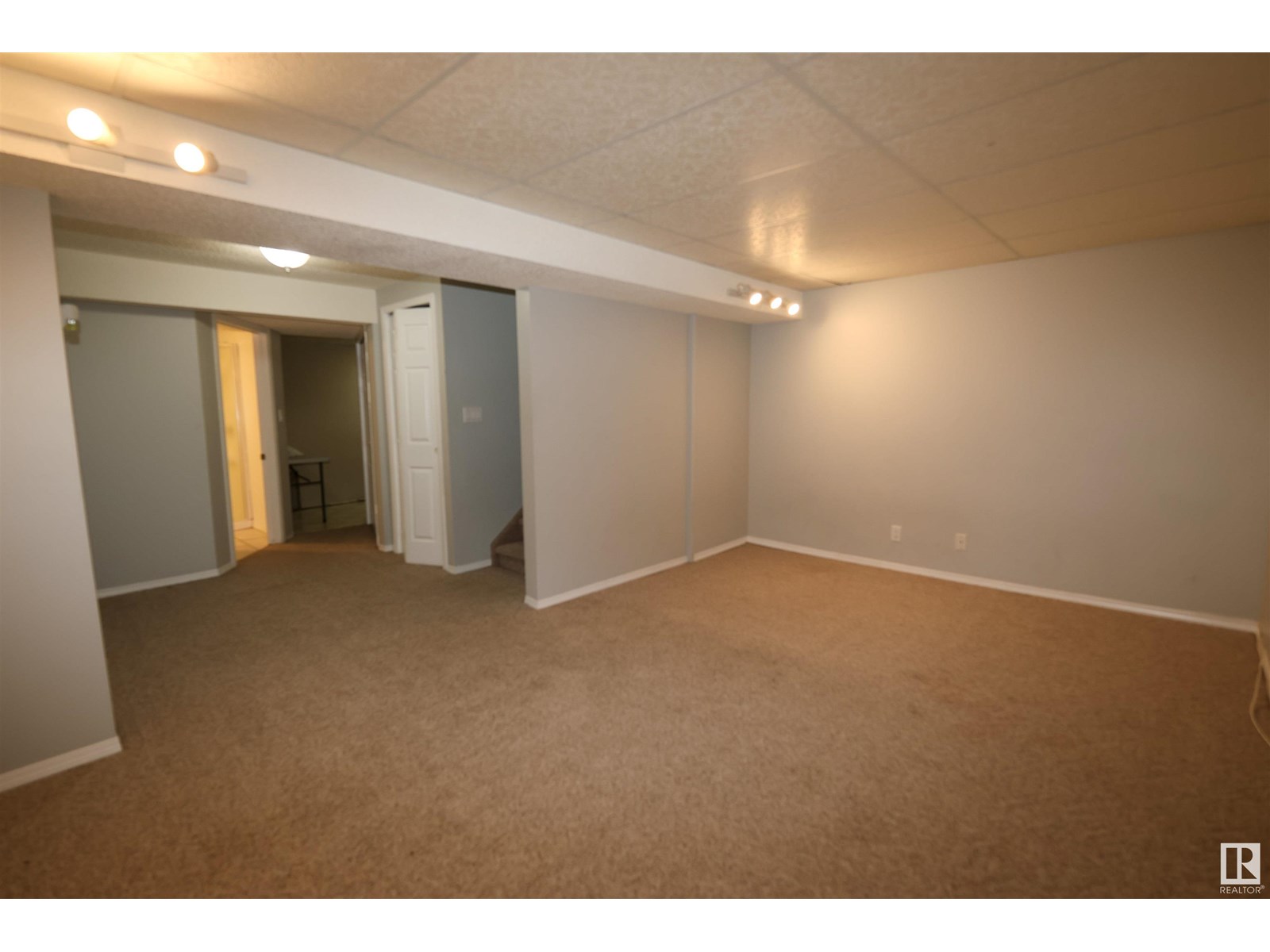 Photo 17 of 14009 30 St Nw, Edmonton AB