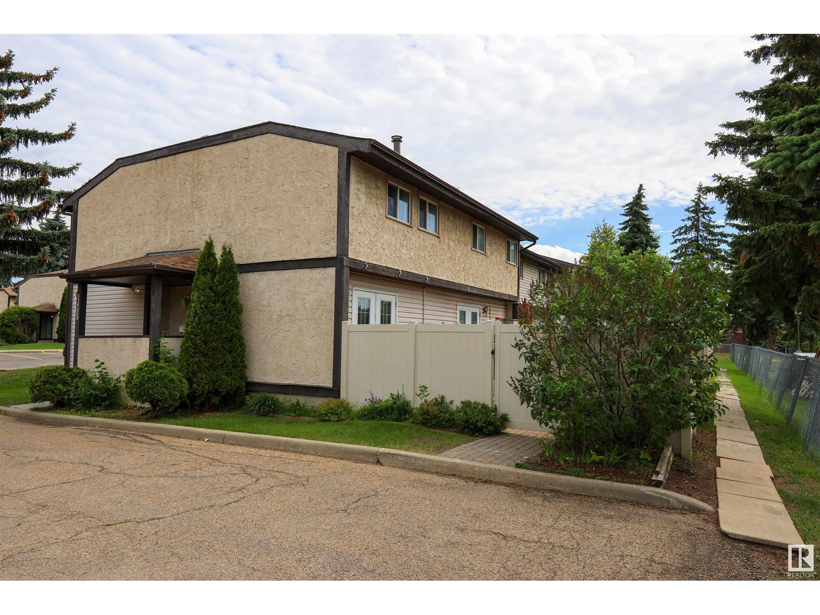 Photo 23 of 14009 30 St Nw, Edmonton AB