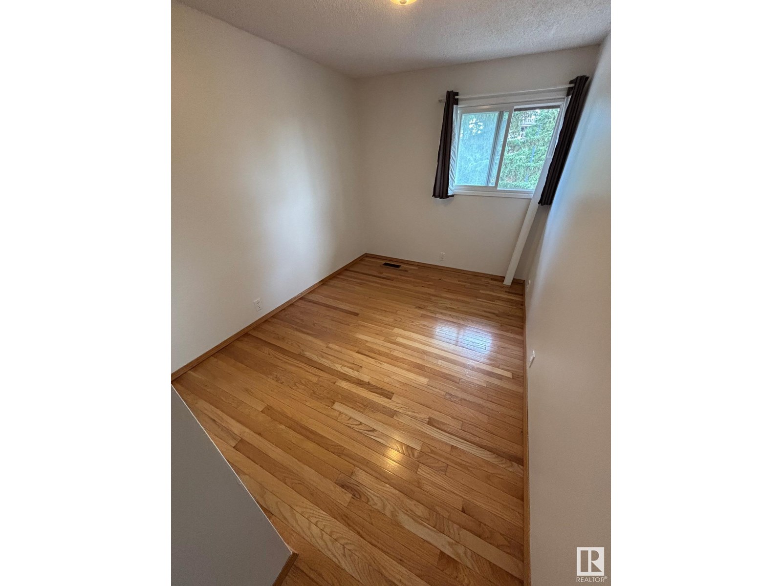 Photo 28 of 14009 30 St Nw, Edmonton AB