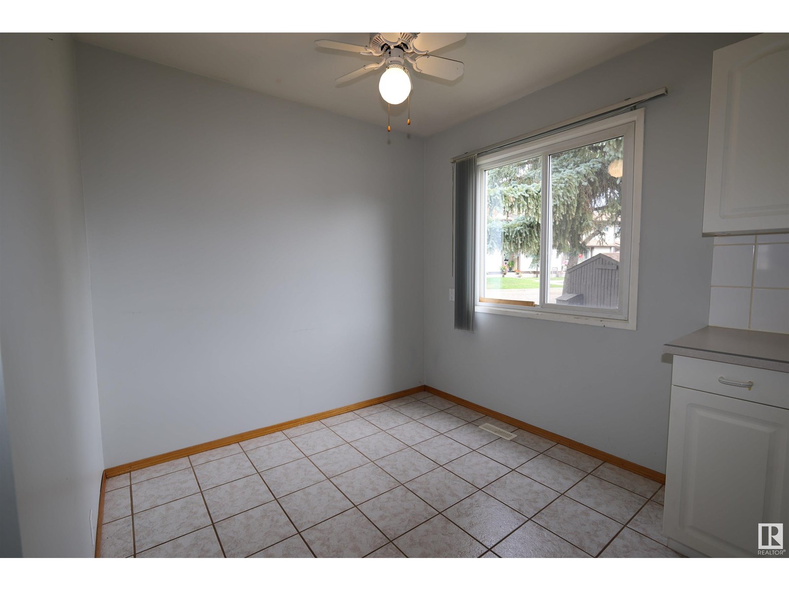 Photo 6 of 14009 30 St Nw, Edmonton AB