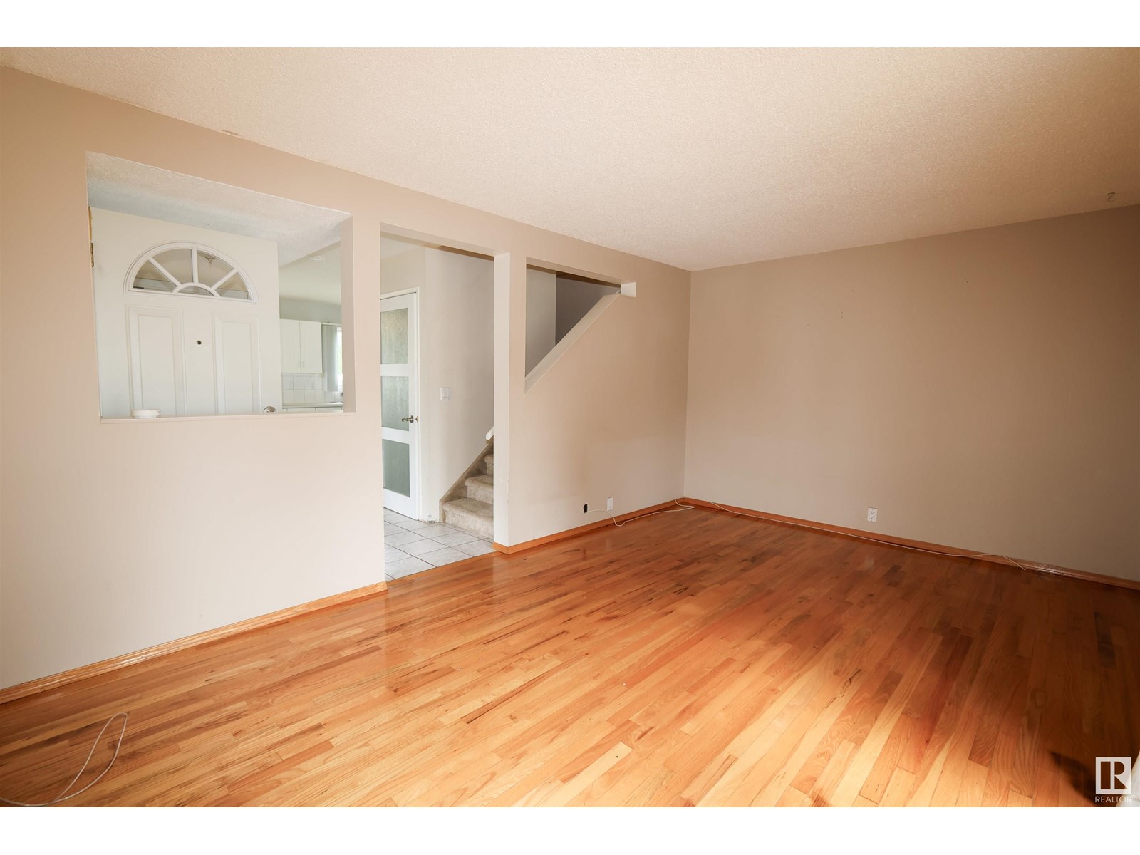 Photo 8 of 14009 30 St Nw, Edmonton AB