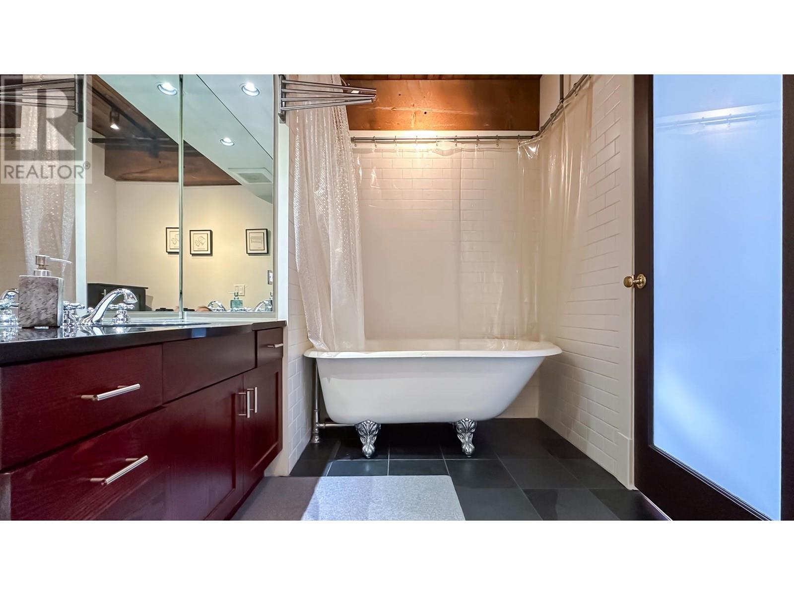 Photo 16 of 702 41 Alexander Street, Vancouver BC