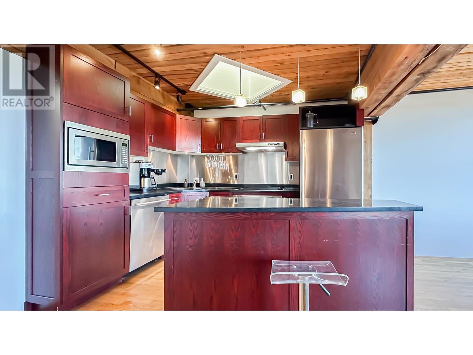 Photo 10 of 702 41 Alexander Street, Vancouver BC