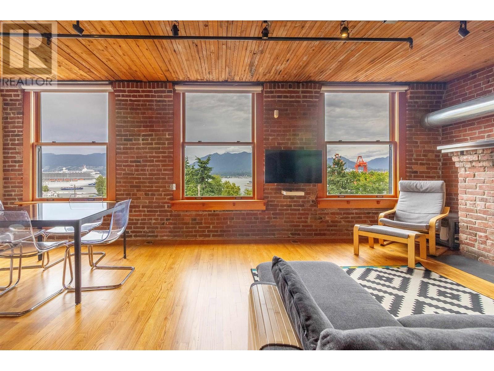 Photo 2 of 702 41 Alexander Street, Vancouver BC