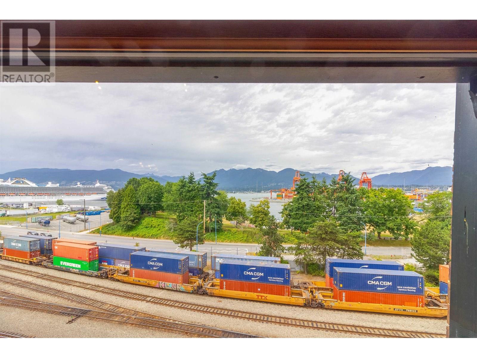 Photo 3 of 702 41 Alexander Street, Vancouver BC