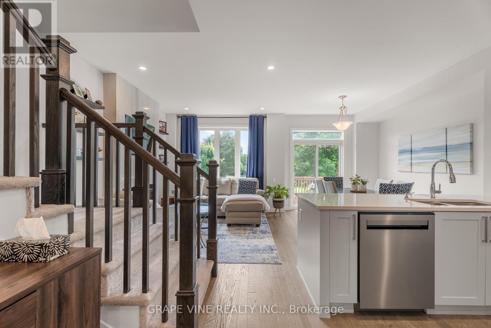 Photo 10 of 148 Attwell Private, Ottawa ON