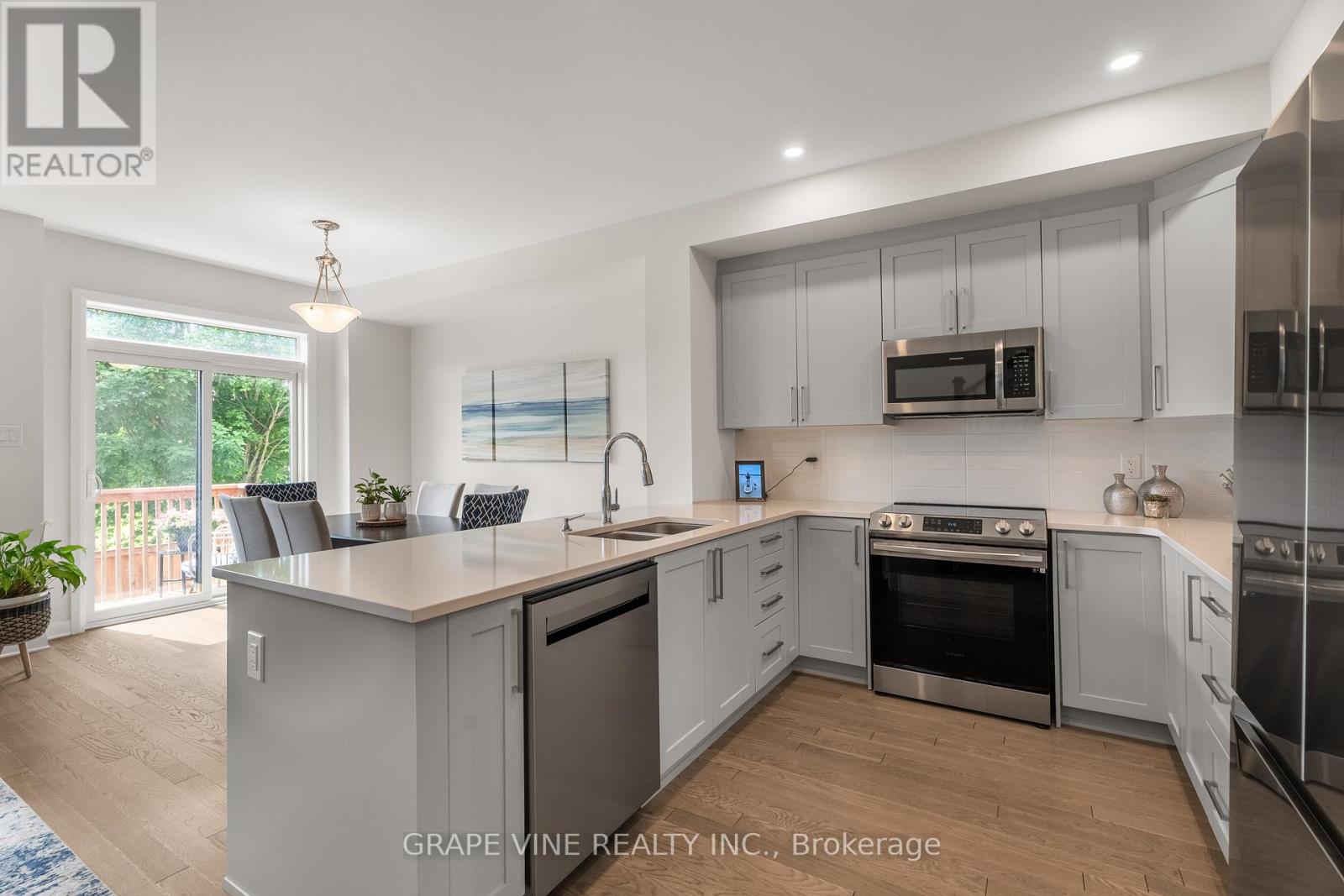Photo 11 of 148 Attwell Private, Ottawa ON
