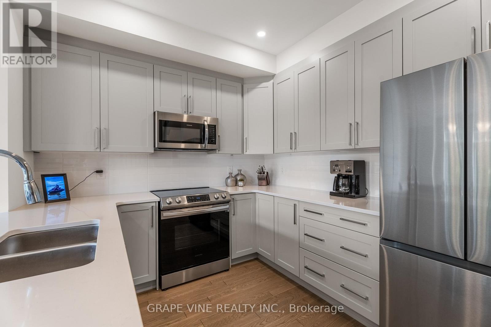 Photo 13 of 148 Attwell Private, Ottawa ON