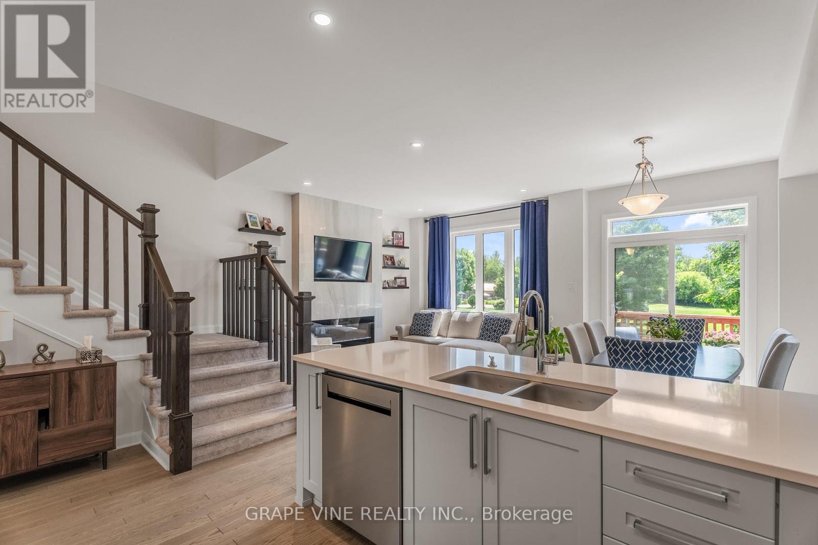 Photo 14 of 148 Attwell Private, Ottawa ON