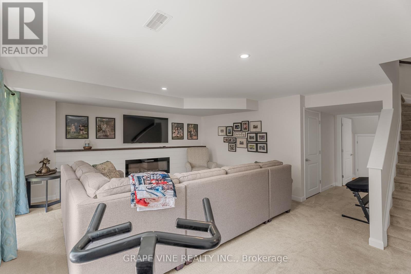 Photo 29 of 148 Attwell Private, Ottawa ON