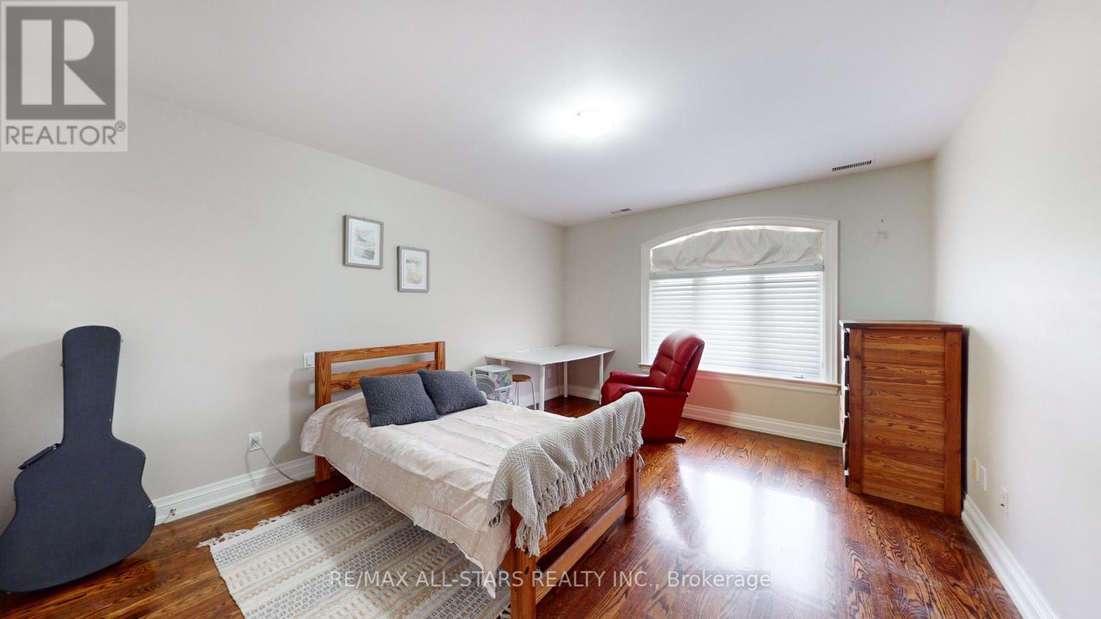 70 RICHARD LOVAT COURT - 39
