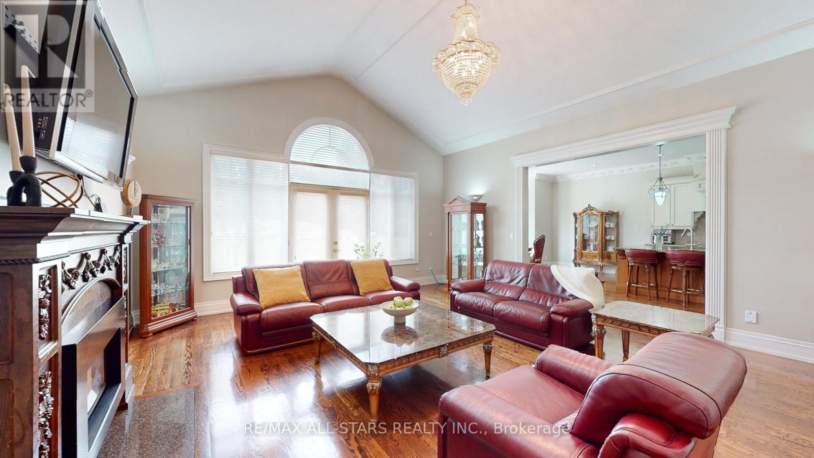 70 RICHARD LOVAT COURT - 20