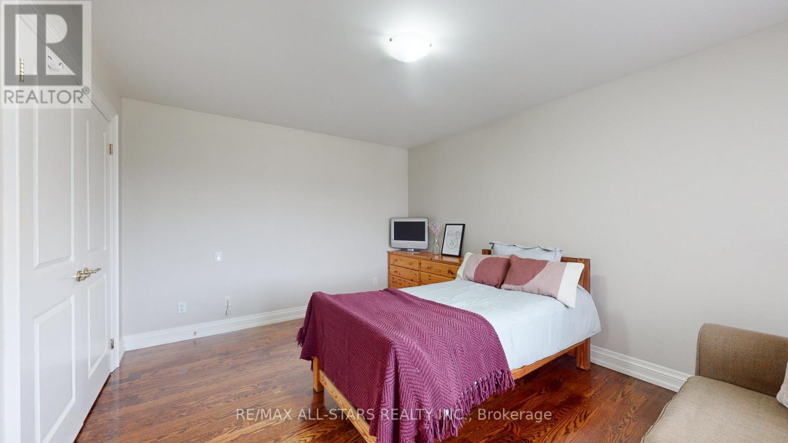 70 RICHARD LOVAT COURT - 40