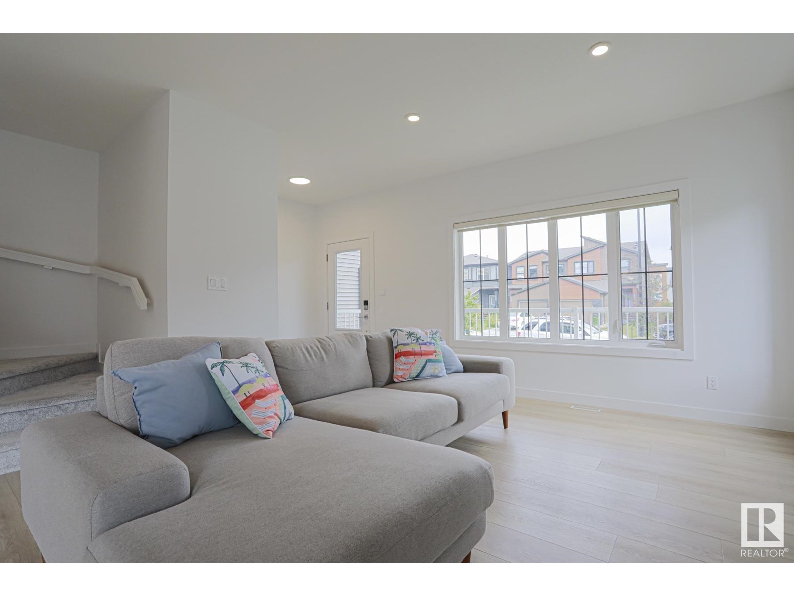 Photo 11 of 1736 Plum Cr Sw, Edmonton AB