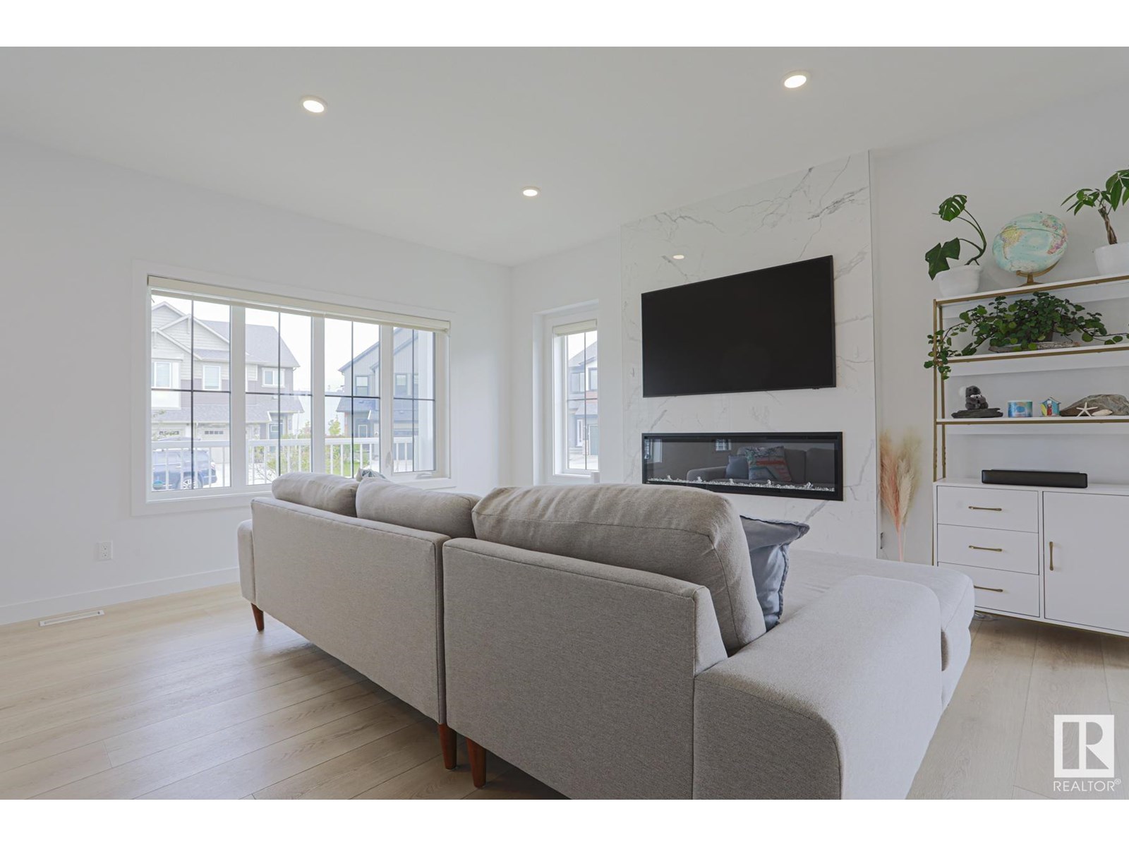 Photo 12 of 1736 Plum Cr Sw, Edmonton AB