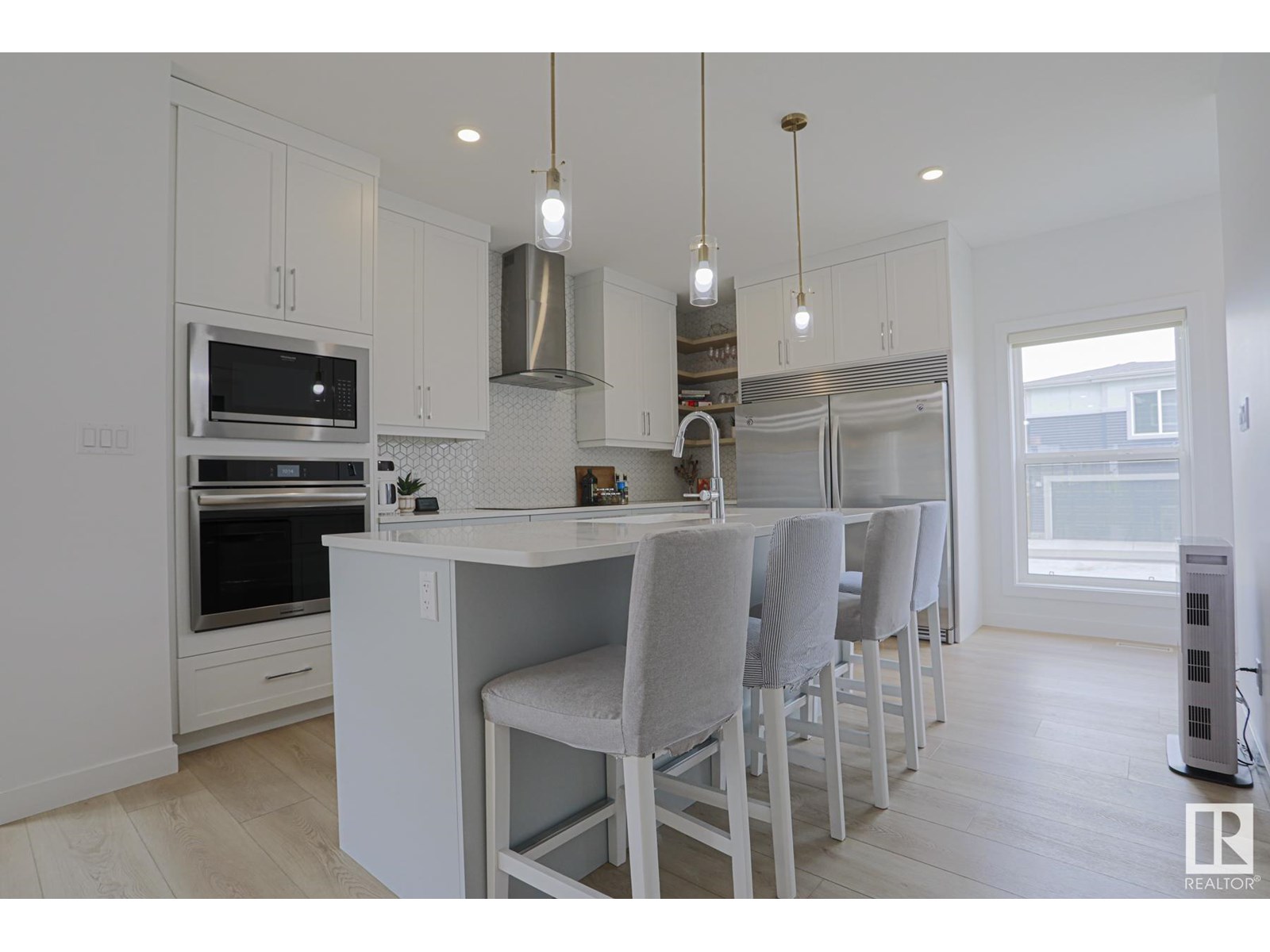 Photo 4 of 1736 Plum Cr Sw, Edmonton AB
