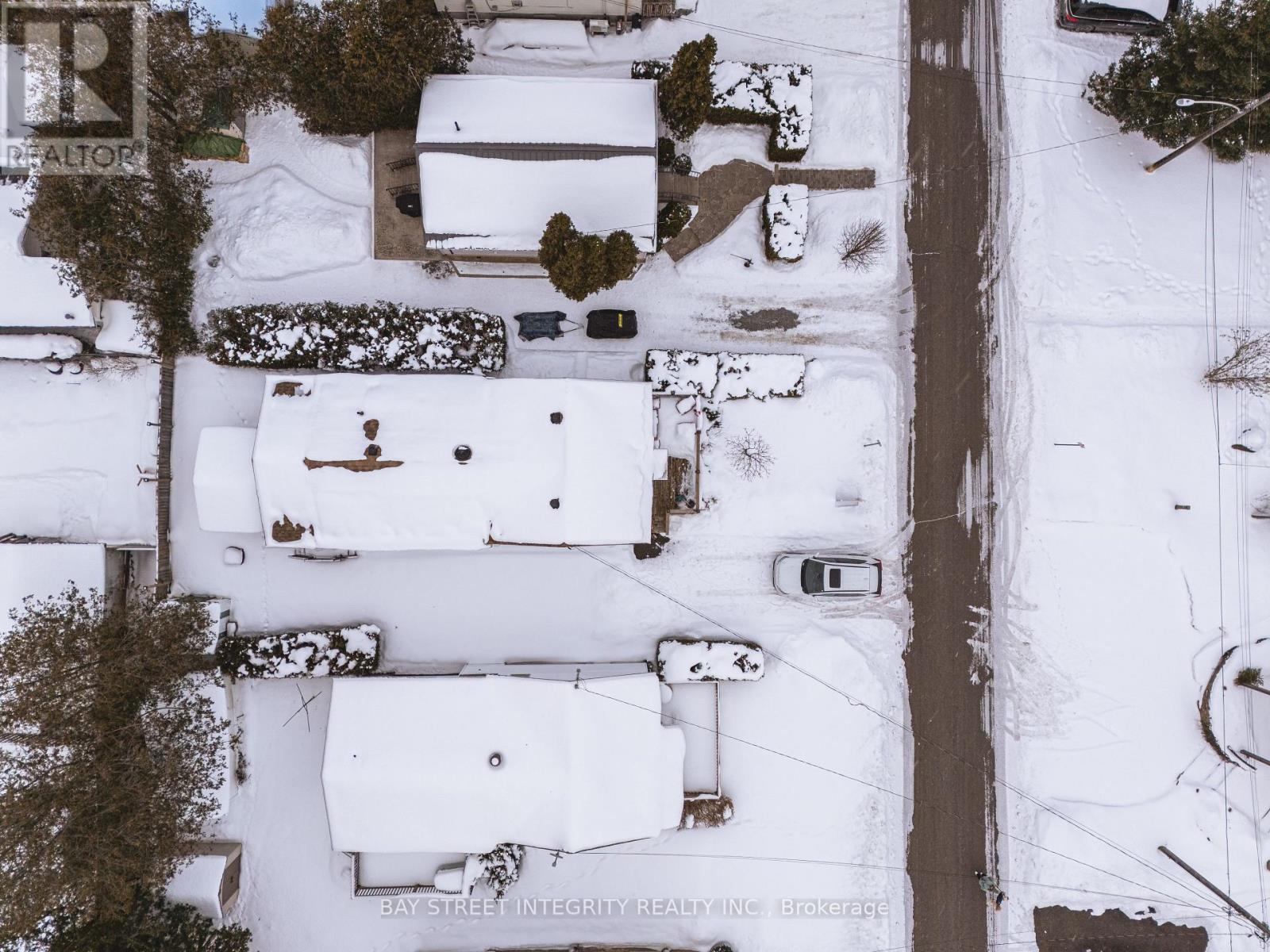 Photo 2 of 74 De La Salle Boulevard, Georgina ON