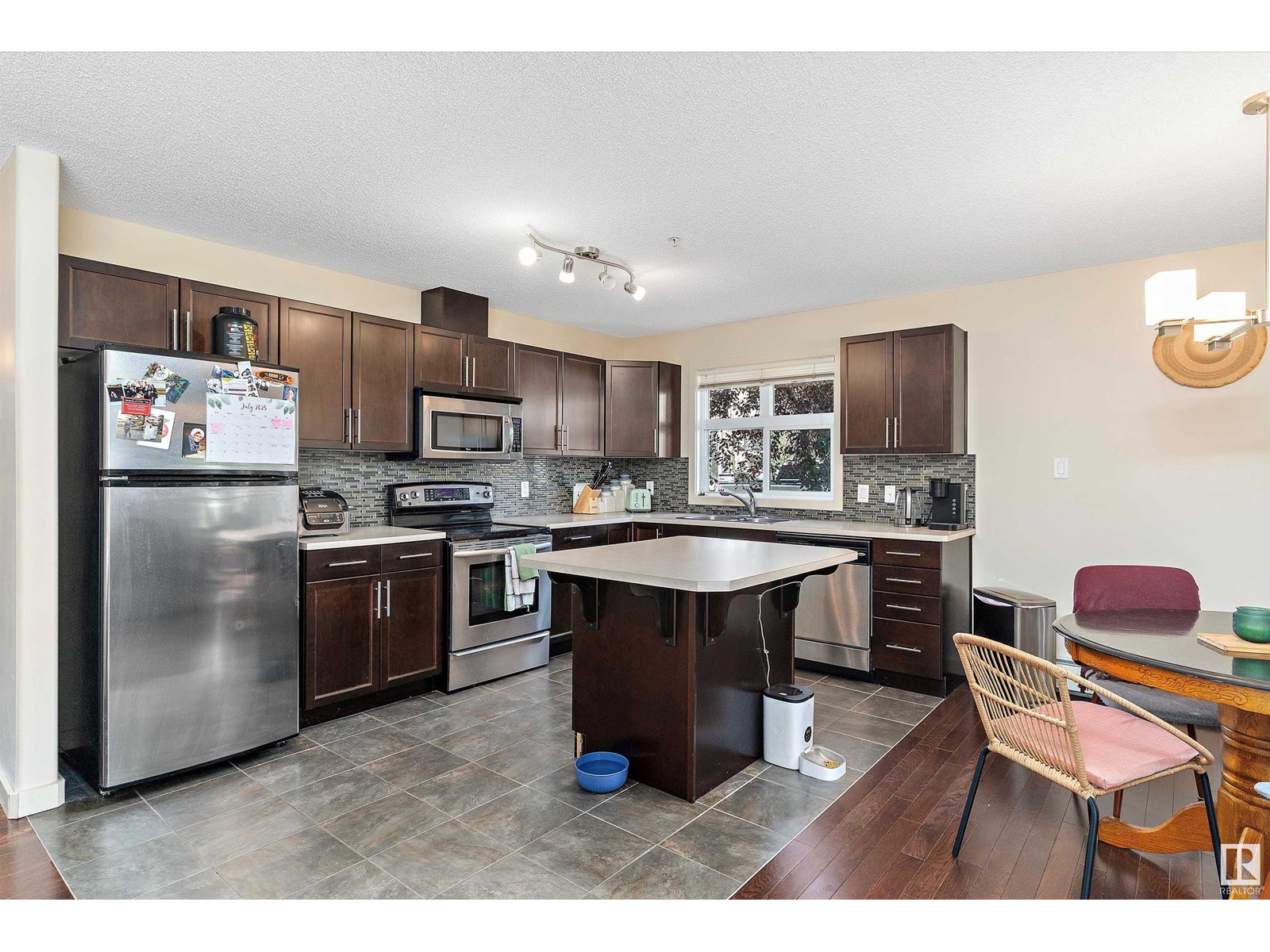 Photo 12 of 132 11603 Ellerslie Rd Sw, Edmonton AB