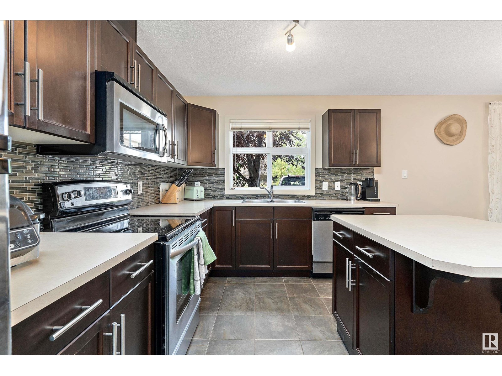 Photo 13 of 132 11603 Ellerslie Rd Sw, Edmonton AB