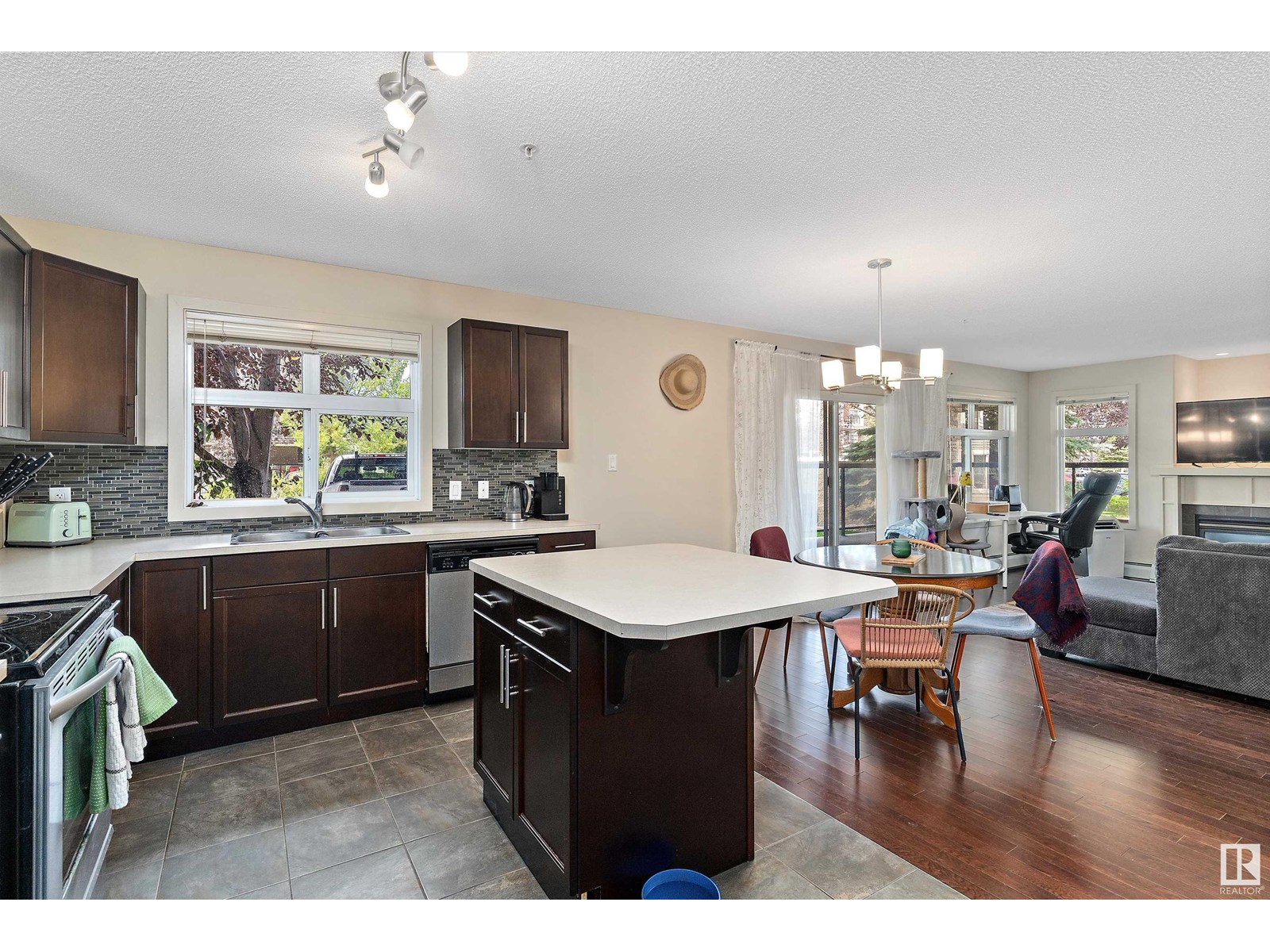 Photo 14 of 132 11603 Ellerslie Rd Sw, Edmonton AB