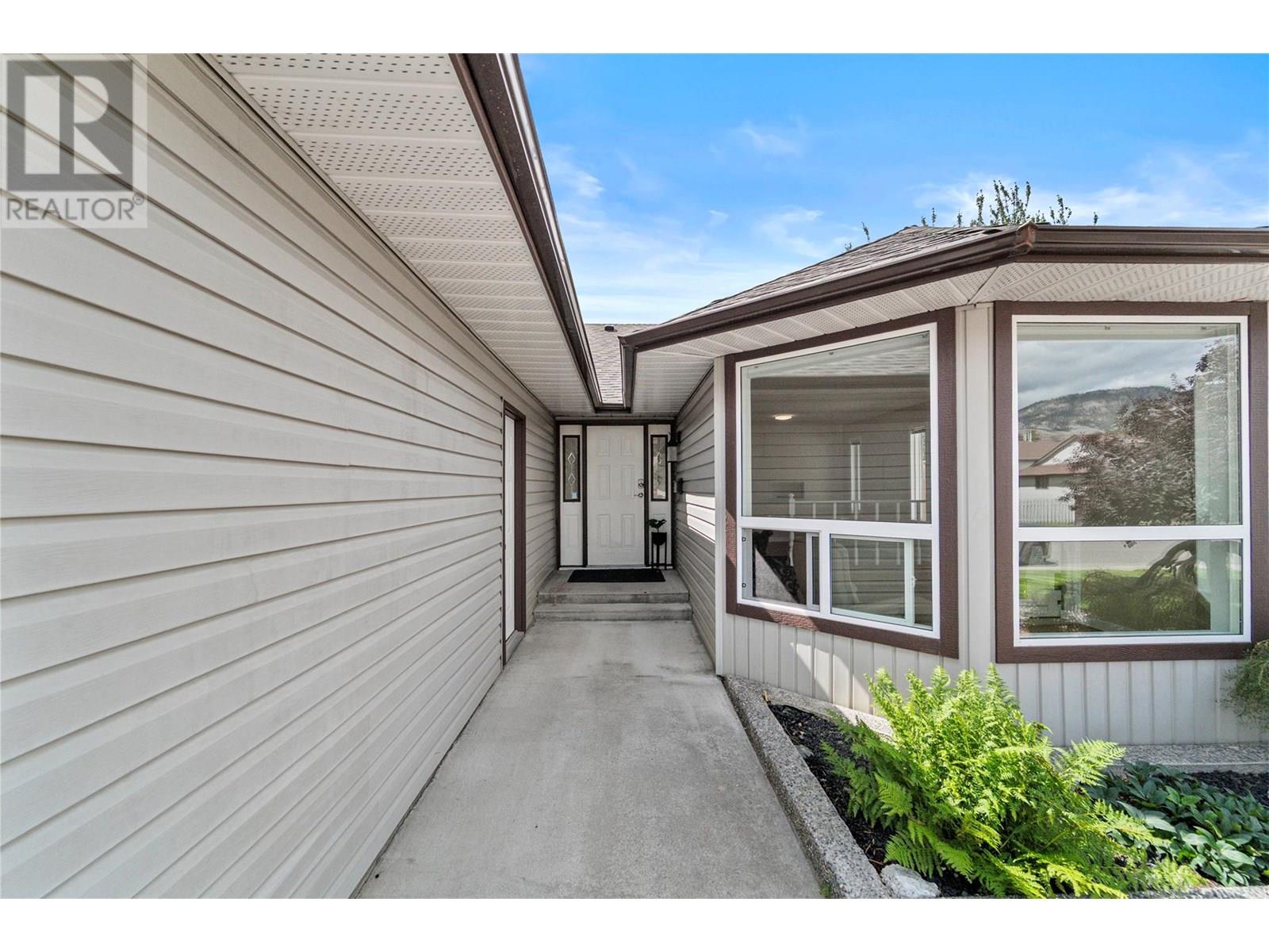 Photo 14 of 2393 Fleetwood Avenue, Kamloops BC