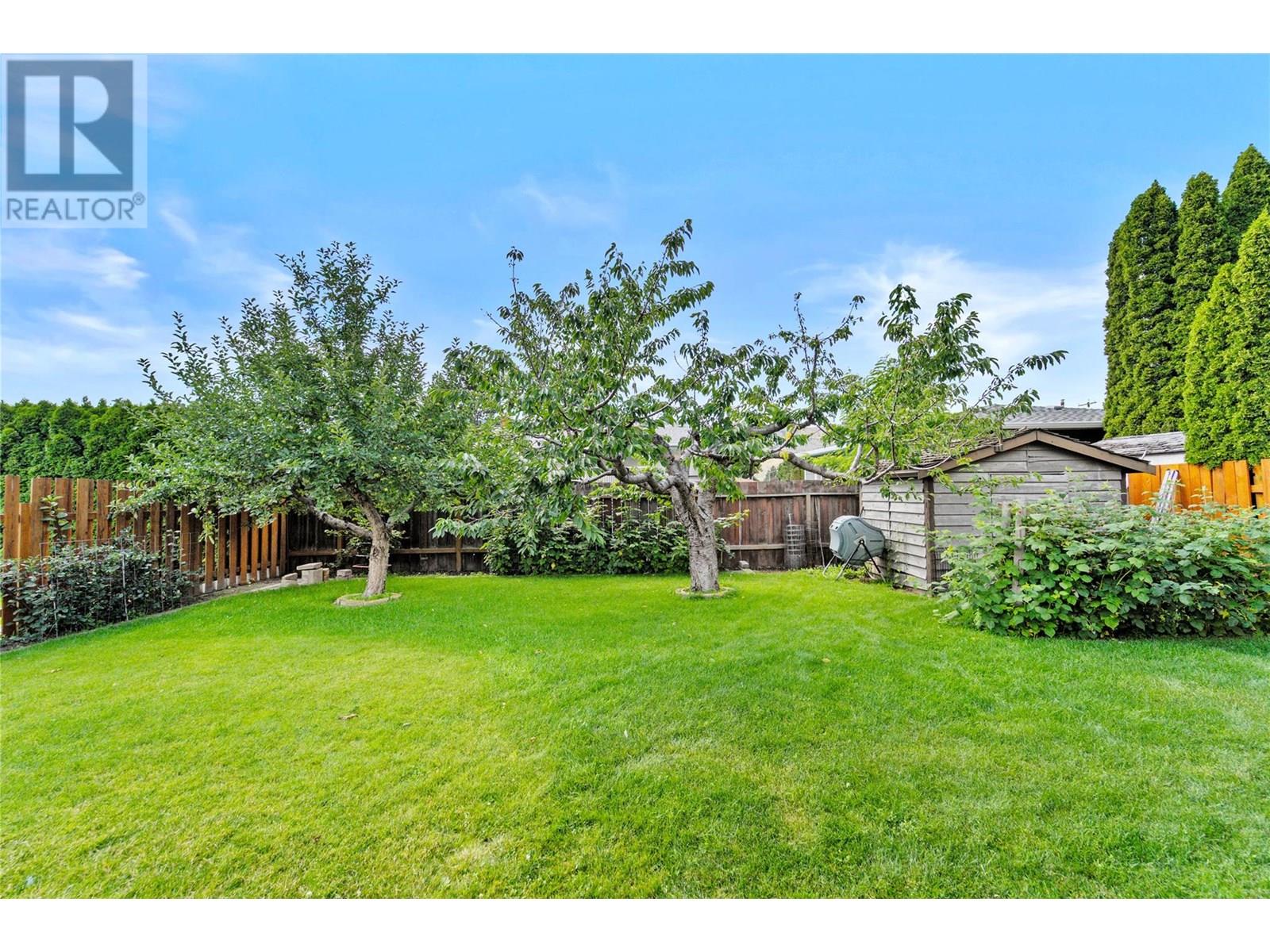 Photo 11 of 2393 Fleetwood Avenue, Kamloops BC