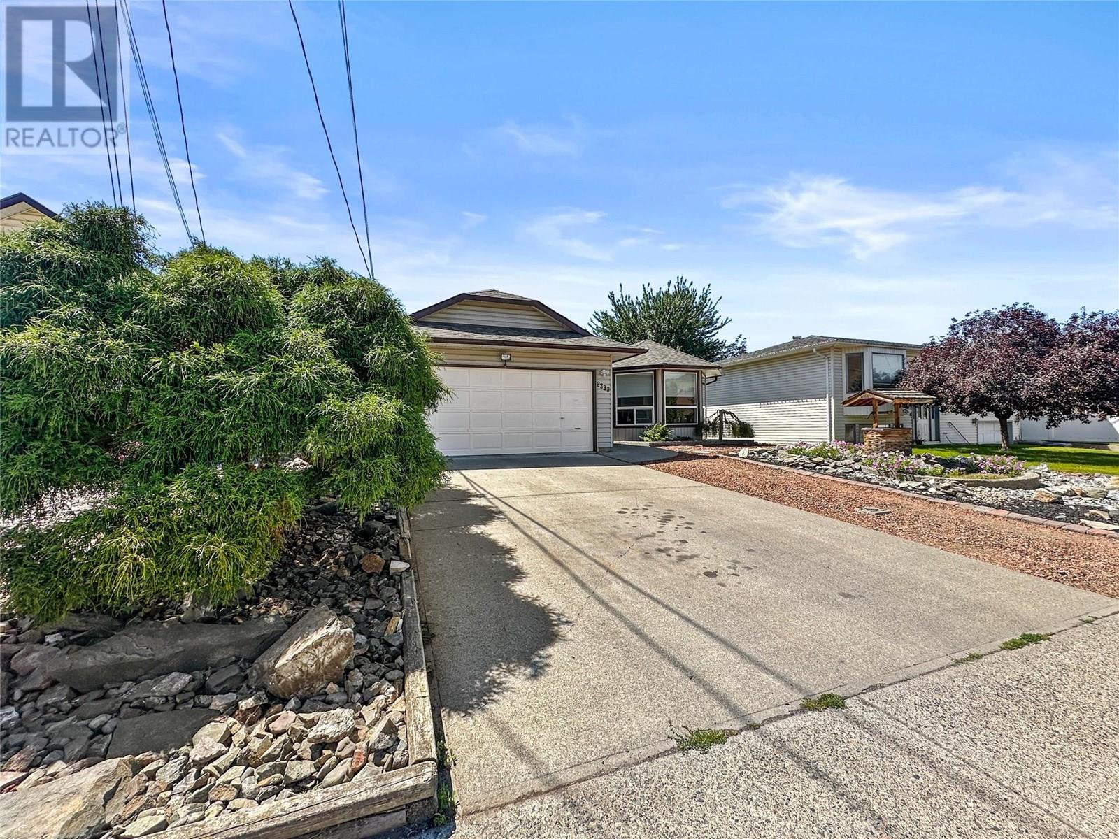 Photo 9 of 2393 Fleetwood Avenue, Kamloops BC