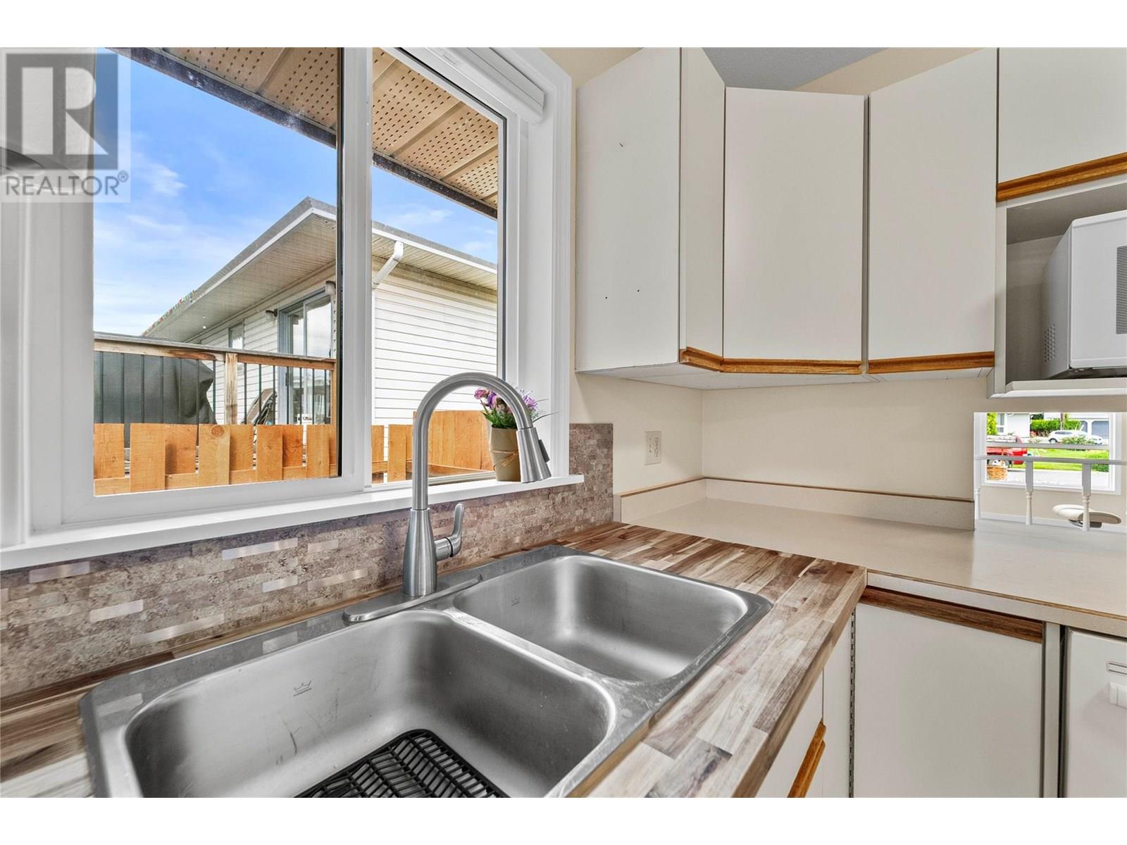 Photo 21 of 2393 Fleetwood Avenue, Kamloops BC