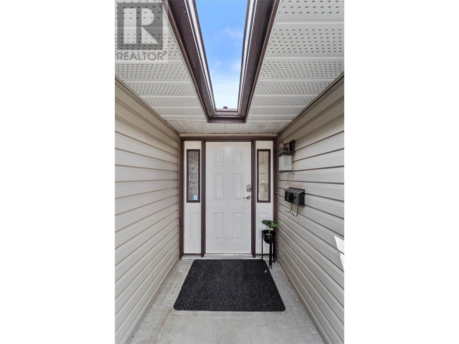 Photo 12 of 2393 Fleetwood Avenue, Kamloops BC