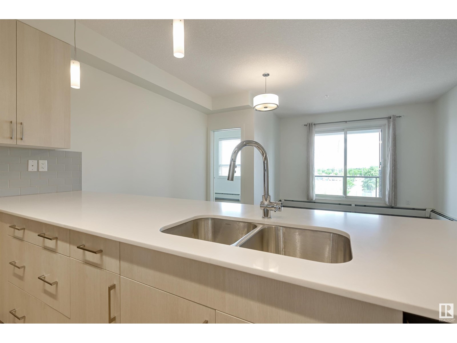 Photo 17 of 308 17 Columbia Av, Devon AB