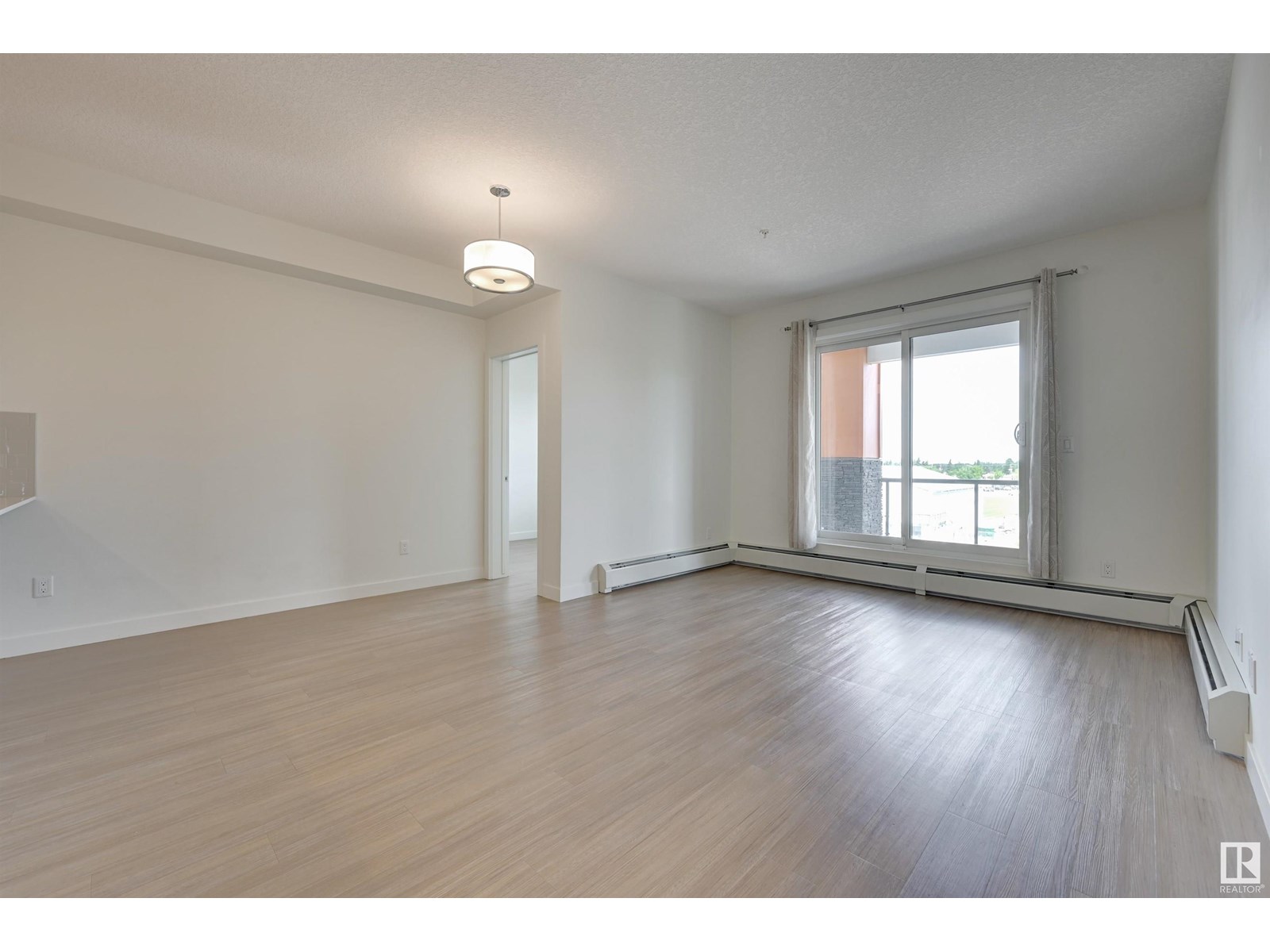 Photo 3 of 308 17 Columbia Av, Devon AB